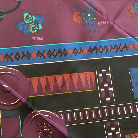 Hermes Flots, Fleurs et Frontaux Silk Scarf - Picture 3 of 5